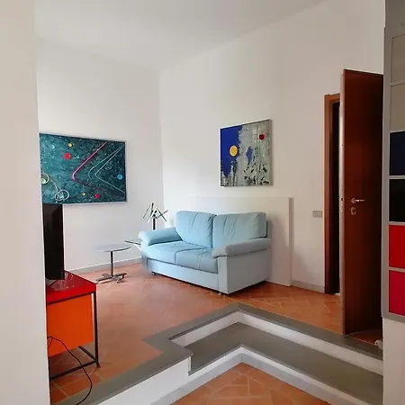 Abitare Con L'arte Di Un Art Designer Apartment