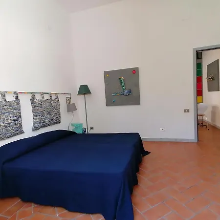 Abitare Con L'arte Di Un Art Designer Apartment